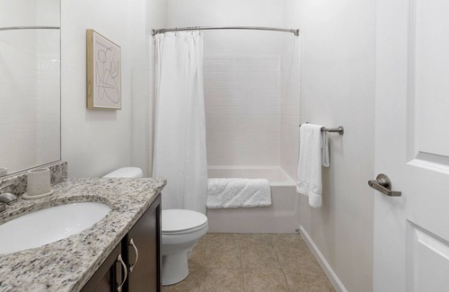 Chesapeake Apartment | Modern Apartment in Prime Location with Family-Friendly Amenities