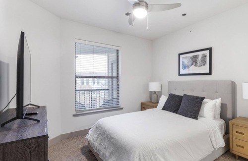 Haltom City Apartment | Contemporary Apartment with Kitchen in Prime Location