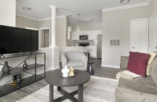 Raleigh Apartment | Modern Apartment in Prime Location (ID1210X206)