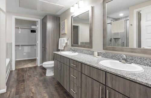 Stone Oak Apartment | Modern Apartment with Pool in Prime Location