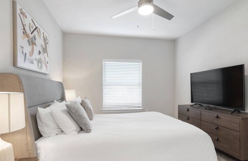 Stone Oak Apartment | Modern Apartment with Pool in Prime Location