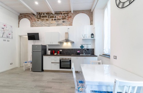 Como Apartment | Stylish Apartment in Via Carloni with Family-Friendly Amenities