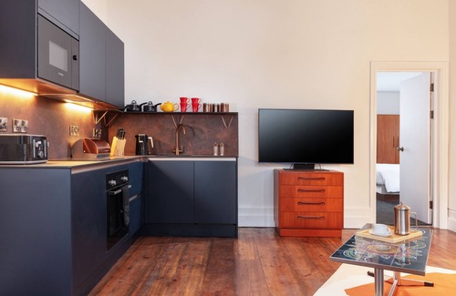 Maenporth Apartment | Modern Apartment - Jimi Hendrix