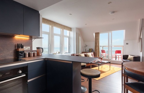 Maenporth Apartment | Modern Apartment - Jimi Hendrix