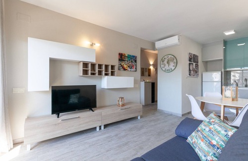 La Pineda Apartment | Beachside Modern Apartment with Pool & Spa Amenities