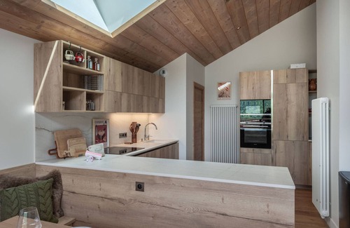 Meribel Apartment | Modern Apartment Near Slopes with Fireplace and Parking