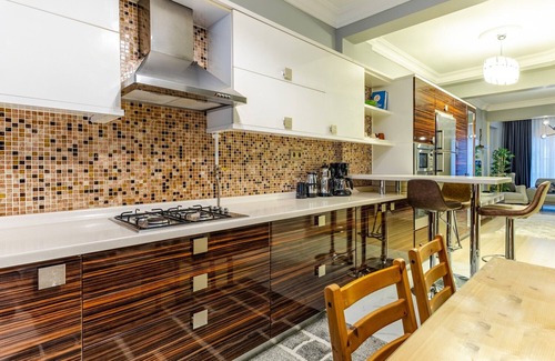 Sisli Apartment | Contemporary Apartment Steps from Osmanbey Metro Station
