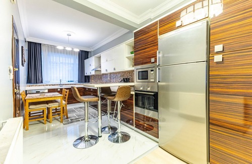 Sisli Apartment | Contemporary Apartment Steps from Osmanbey Metro Station