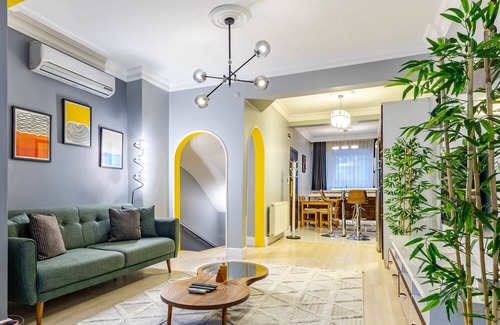 Sisli Apartment | Contemporary Apartment Steps from Osmanbey Metro Station