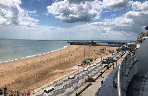 Ramsgate Apartment | Oceanfront Apartment with Direct Beach Access and Pool