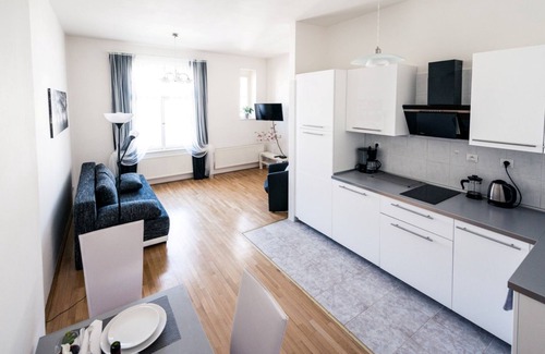 Vinohrady Apartment | Stylish Modern Apartment Near Riegrovy Sady - 10/10 Rated