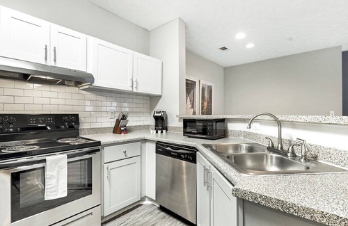 Lithia Springs Apartment | Modern Apartment with Pool in Prime Destination