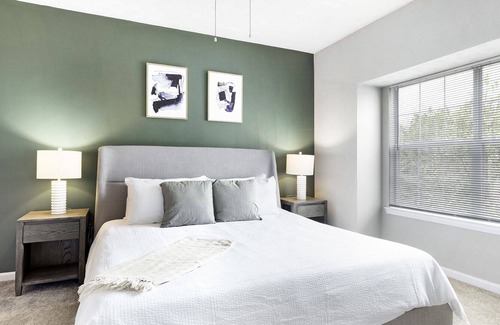 Lithia Springs Apartment | Modern Apartment with Pool in Prime Destination