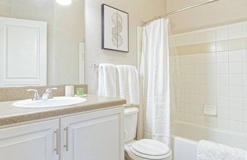 Pinellas Park Apartment | Modern Apartment with Kitchen in Prime Location