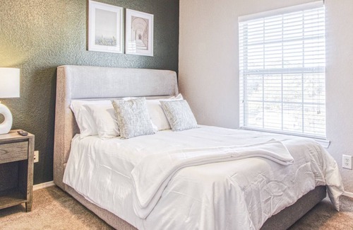 Pinellas Park Apartment | Modern Apartment with Kitchen in Prime Location
