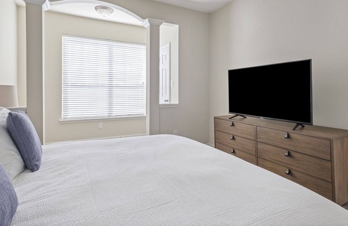 Alden Bridge Apartment | Modern Apartment with Kitchen in Central Location
