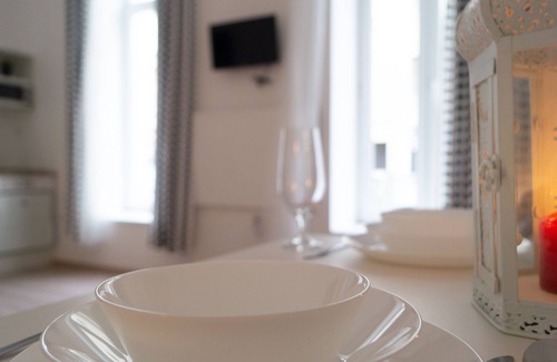 Ottakring Apartment | Bright Apartment Near Wiener Stadthalle with Kitchen & Breakfast