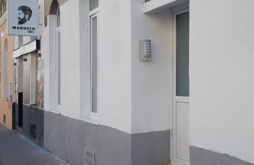 Ottakring Apartment | Bright Apartment Near Wiener Stadthalle with Kitchen & Breakfast