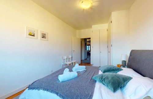 Bourg-de-Four Apartment | Modern Apartment Overlooking the Iconic Jet d'Eau