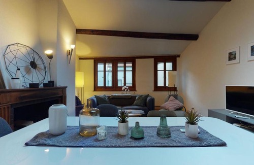 Bourg-de-Four Apartment | Modern Apartment Overlooking the Iconic Jet d'Eau
