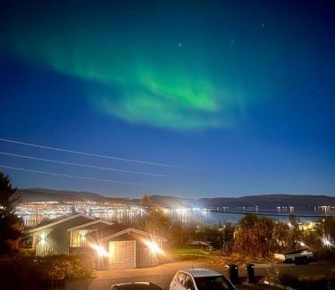 Krokelvdalen Apartment | Modern Apartment with Aurora & Midnight Sun Views, Close to Snow Dome, ski slopes Store & Bus Stop, Free Parking