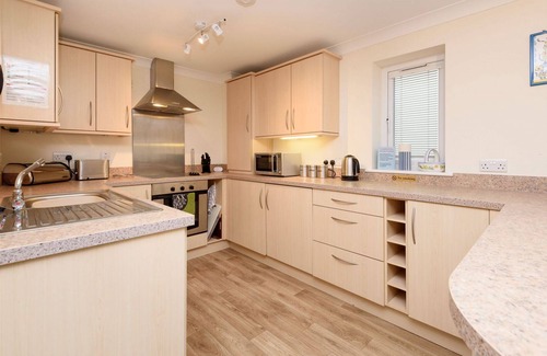Looe House | Stylish Apartment with Balcony, River Views & Pool Access