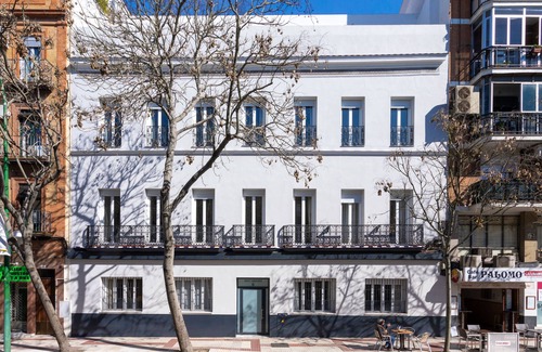 San Bartolome Apartment | Central Recaredo VIII: Guest Rated 10/10 with Family Amenities