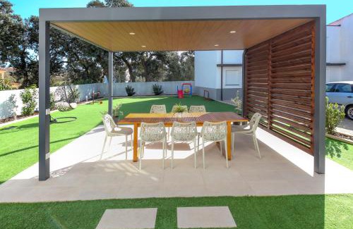 Fatima Apartment | Guest Rated 9.8: Modern Apartment with Garden Oasis