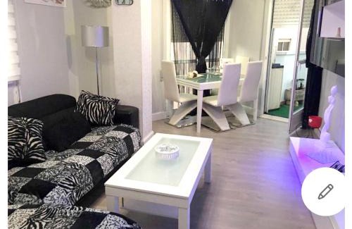 Almeria Apartment | Inviting 3-Bedroom Apartment with City View & Jacuzzi