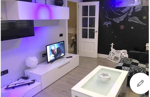 Almeria Apartment | Inviting 3-Bedroom Apartment with City View & Jacuzzi
