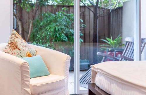 Bondi Apartment | Modern Apartment with Pool, Ocean View & Large Courtyard