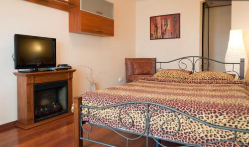 Dzerzhyns'kyi District Apartment | Elegant Apartment with Panoramic Views near Metro 23August