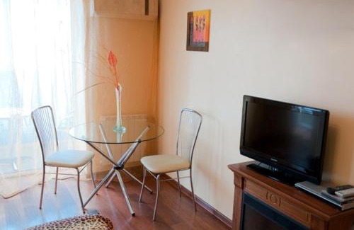 Dzerzhyns'kyi District Apartment | Elegant Apartment with Panoramic Views near Metro 23August
