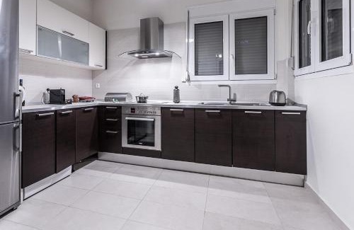Epanomi House | Modern Apartment with Breathtaking Views - Rated 9.8/10