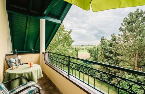 Bad Fuessing Apartment | Stylish Apartment with Full Kitchen & High Guest Ratings