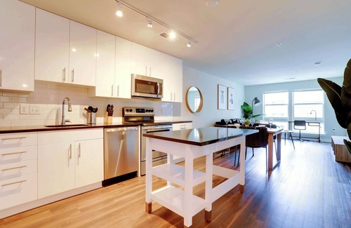 Jefferson Manor Apartment | Modern Apartment in Alexandria with Pool and Spa Amenities