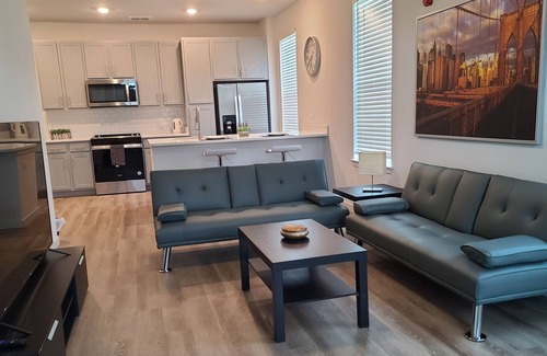 Clermont Apartment | Stylish Apartment Near Montverde Academy with Pool & Gym