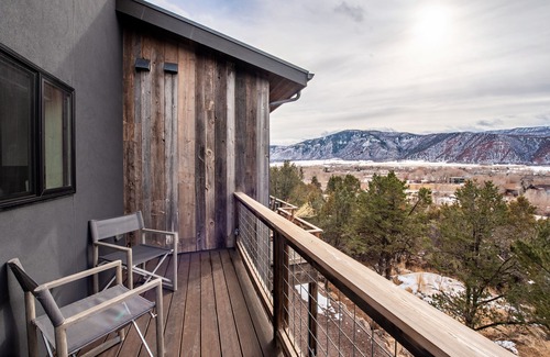 Carbondale Apartment | Inviting Modern Apartment with Grill & Mountain Views