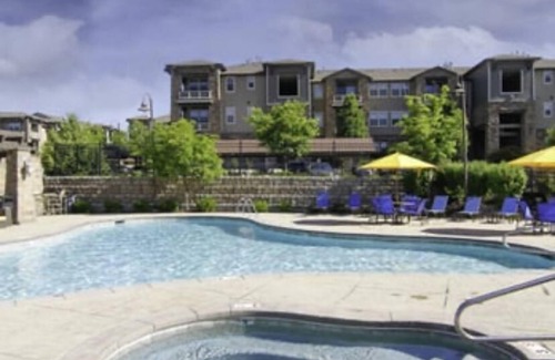 South Jordan Apartment | Guest Rated 10/10: Modern Apt with Pool & Gym Near Skiing
