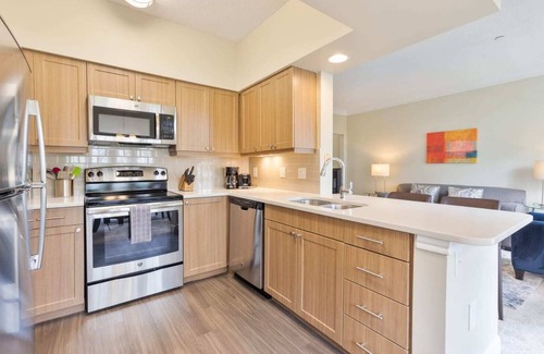 Waltham Apartment | Modern Apt with Private Garage