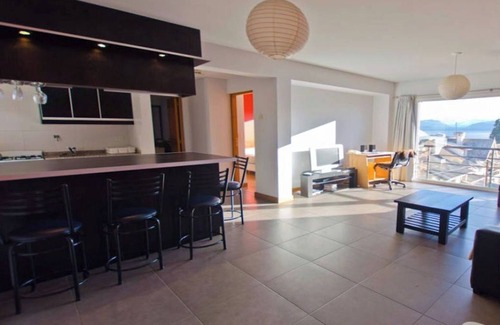 10 de Diciembre Apartment | Modern Lakeview Retreat with Family-Friendly Amenities