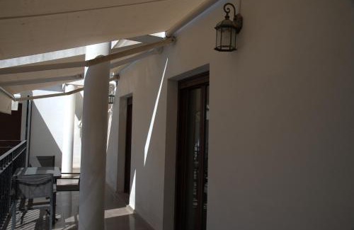 Cruz Roja-Capuchinos Apartment | Modern Atico: Family-Friendly Stay Near Sevilla Center