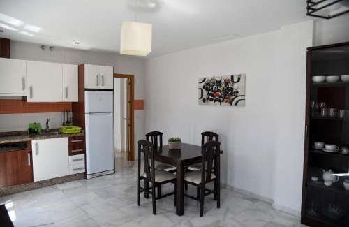 Cruz Roja-Capuchinos Apartment | Modern Atico: Family-Friendly Stay Near Sevilla Center