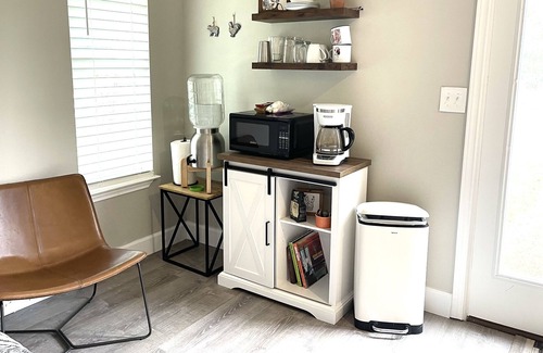 Cedar Creek Apartment | Modern Attached Guest Suite Getaway