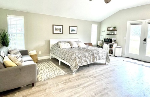 Cedar Creek Apartment | Modern Attached Guest Suite Getaway