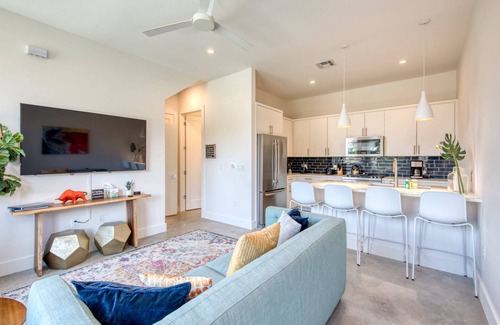 Galindo House | Trendy Austin Retreat - Walk to Dining, Near Downtown