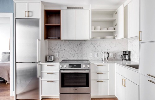 Bay Village Apartment | Modern Back Bay 1BR Near Boston Common with Gym & W/D