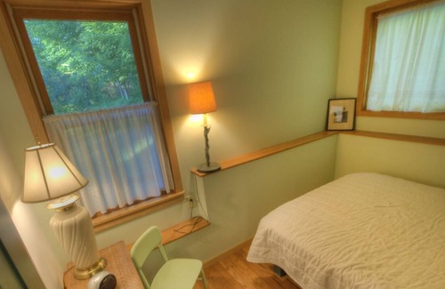 Brandon House | Cozy Barn Retreat Steps from 5 Ski Areas - Guest Rated 9.8