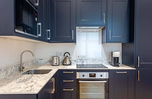 Bayswater Apartment | Stylish Bayswater Flat with Spa and Family-Friendly Amenities