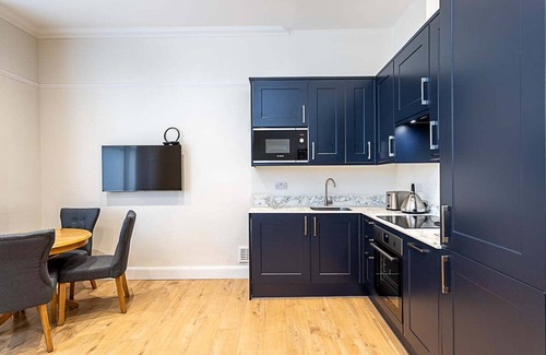 Bayswater Apartment | Stylish Bayswater Flat with Spa and Family-Friendly Amenities